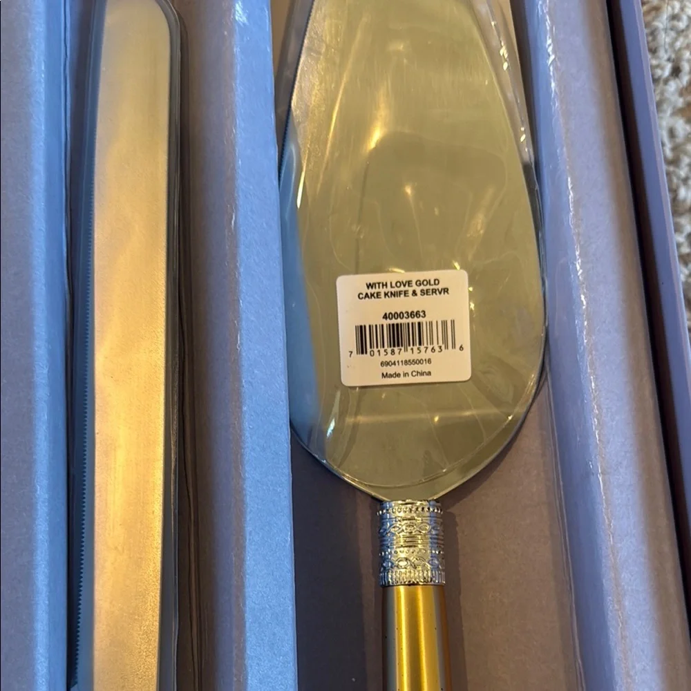 Vera Wang Elegant Gold Cake Serving Set